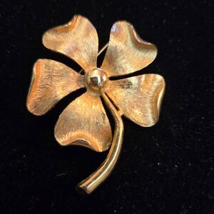 Vintage Sarah Coventry Gold Tone Clover Brooch Pin Brushed & Polished